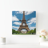 Horloge Carrée Vue de la Tour Eiffel depuis le parc public Champ  (Maison)