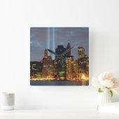 Horloge Carrée Vue de la ville sur Skyline la nuit. (Maison)