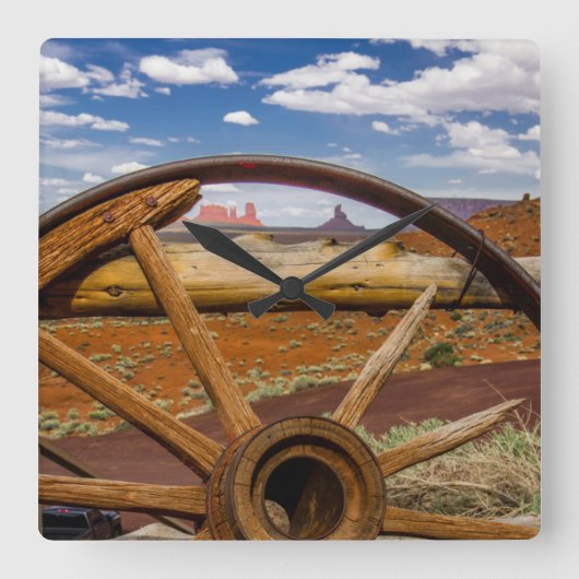 Horloge Carrée Wagon wheel close up (Recto)