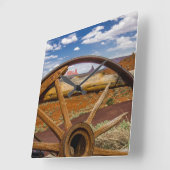 Horloge Carrée Wagon wheel close up (Angle)