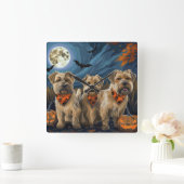 Horloge Carrée Wheaten Terrier Halloween Éffrayant (Maison)