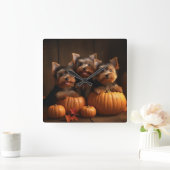 Horloge Carrée Yorkshire Terrier Chiot Automne Citrouille délice (Maison)