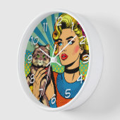 Horloge Cartoon Comic Pop Art Femmes tenant un chat (Angle)