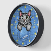 Horloge Chat gris en poche Faux Denim avec nom personnalis (Angle)