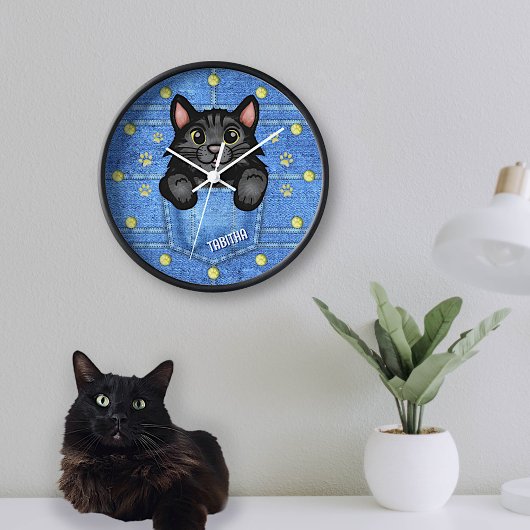 Horloge Chat noir dans la poche Faux Denim avec nom person