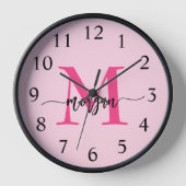 Horloge Chaud rose moderne Script Girl Monogramme Nom (Recto)