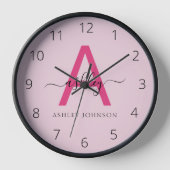 Horloge Chaud rose moderne Script Girl Monogramme Nom (Recto)