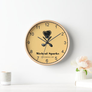 Horloge Chef casquette et cuillères silhouette beige