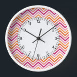 Horloge Chevron Pattern<br><div class="desc">A bright and moderne design with zigzag patterns. Click on the customize button to make more changes.</div>