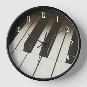 Horloge Clés de piano noir et blanc élégant Photographie