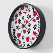 Horloge Coeurs rouges et Empreintes de pattes noirs (Angle)