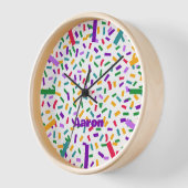 Horloge confetti nom coloré moderne (Angle)