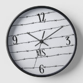 Horloge Cool gris blanc noir barbelé motif Monogramme (Recto)