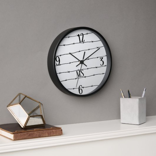 Horloge Cool gris blanc noir barbelé motif Monogramme (Bureau)