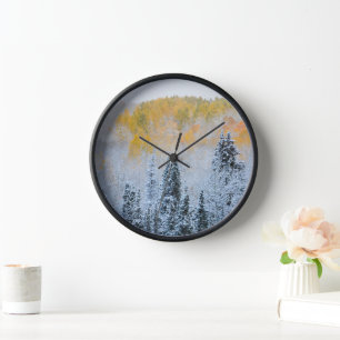 Horloge Couleurs d'automne des trembles et neige fraîche K