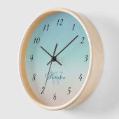 Horloge Couleurs de plage minimes | Monogramme turquoise c (Angle)