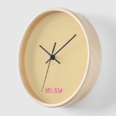 Horloge Cream minimalist custom name (Angle)