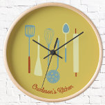 Horloge Cuisine rétro personnalisée<br><div class="desc">Des outils de cuisine rétro amusants. Modifiez le nom ou le texte à personnaliser. Art original de Nic Squirrell.</div>