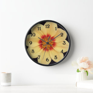 Horloge Dahlia jaune sur Floral noir
