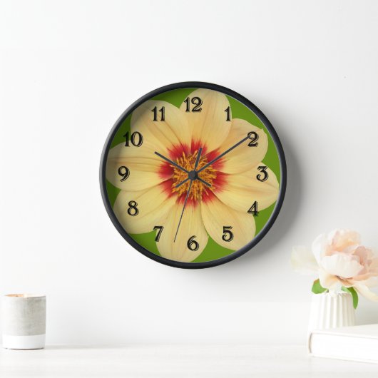 Horloge Dahlia jaune sur vert avec chiffres noirs (Maison)