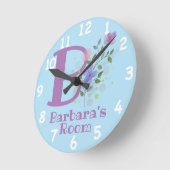 Horloge dans un design floral avec nom Barbara (Angle)