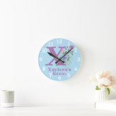 Horloge dans un design floral avec nom et initiale (Maison)