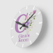 Horloge dans un design floral avec nom et initiale (Angle)