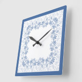 Horloge de Carré de frontière florale bleu Indigo (Angle)