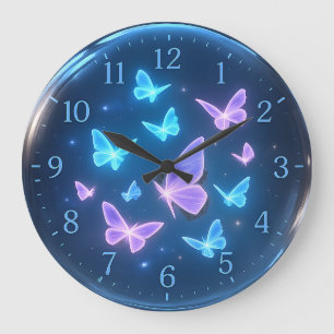 Horloge de la sphère de verre avec papillons brill