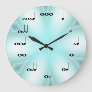 Horloge de notes musicales sur bleu-clair