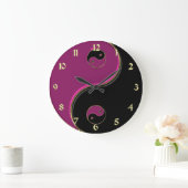 Horloge de Yin Yang dans le noir et les roses (Maison)