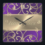 Horloge des mouches temps violet et or<br><div class="desc">Purple and Gold Flies Horloge Designs par Umua. Imprimé et expédié par Zazzle ou ses filiales.</div>