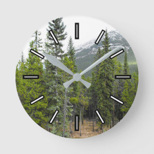 Horloge des paysages de forêt et de montagne