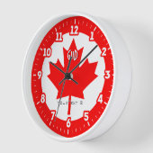 Horloge Drapeau canadien Feuille d'érable rouge sur (Angle)