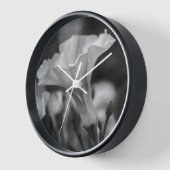 Horloge Élégance intemporelle : Floral noir et blanc (Angle)