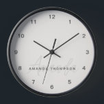 Horloge Élégant Moderne Personnalisé Avec Le Nom Monogramm<br><div class="desc">Élevez votre décor maison avec notre crème élégante moderne personnalisée avec le nom Monogram Horloge. Cette horloge murale finement conçue mêle harmonieusement esthétique contemporaine et touche personnalisée, ce qui en fait un complément élégant et fonctionnel à toute pièce. Avec son nom et son monogramme, cette horloge ajoute une touche de...</div>