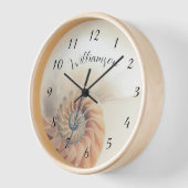 Horloge Elégant Shell Beige Nom de famille Côtier (Angle)