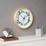 Horloge Elégant Turquoise vert Moderne Nom personnalisé<br><div class="desc">Belle verdure turquoise fait une déclaration élégante pour votre maison. Vous pouvez personnaliser avec votre libellé.</div>