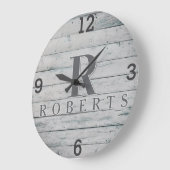 Horloge en Bois Flotté Gris Monogramme Rustique (Angle)