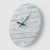 Horloge en bois flotté sarcelle Monogramme rustiqu (Angle)