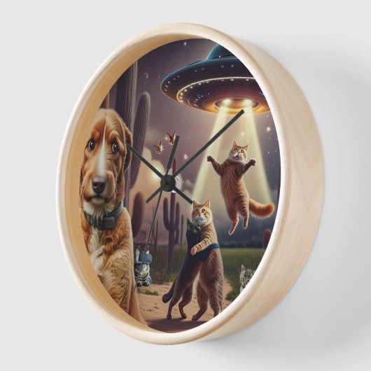 Horloge Enlèvement d'ovnis de chat avec un chien inquiet d (Angle)