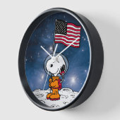 Horloge ESPACE | Snoopy avec astronaute du drapeau (Angle)