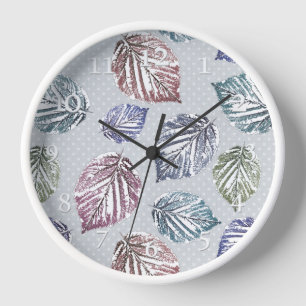 Horloge Feuilles ajourées sur fond gris clair