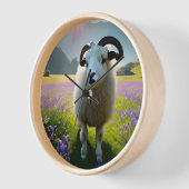 Horloge Fluffy Sheep champ de fleurs violettes (Angle)
