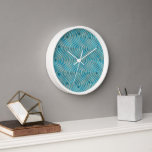 Horloge Funky Aqua Turquoise Blue Curved Lines Art Motif<br><div class="desc">Belle eau contemporain aqua bleu turquoise taupe gris couleur grise vagues motif. Disponible sur plusieurs accents et accessoires de décoration originaux et assortis. Pour décorer votre chambre de maître ou d'enfant, cuisine, crèche, salon ou chambre familiale, grotte homme ou femme, dortoir de collège, condo, studio ou appartement, maison de plage,...</div>