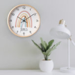 Horloge Girls Cute Boho Aquarelle Arc-en-ciel et nom<br><div class="desc">Cette mignonne horloge pour enfants en boho dispose d'un arc-en-ciel neutre aquarelle et peut être personnalisée avec votre nom de filles. Avec des chiffres clairs et faciles à lire, cette "première" montre est idéale pour un enfant ou un tout-petit qui commence à apprendre l'heure. Le design parfait de l'arc-en-ciel rose...</div>