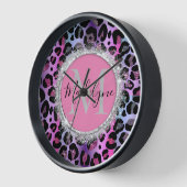 Horloge Glam Leopard rose et violet Monogramme (Angle)