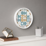 Horloge Hip demi-cercles Abstraits Fusion industrielle Art<br><div class="desc">Beau tean contemporain, ivoire, beige, marron taupe et bleu turquoise, cercles géométriques gris et demi-cercles motif sur un arrière - plan blanc immaculé. Elégant, élégant et éclectique design minimalisme pour le décorateur artistique, décorateur artistique, branché populaire, style d'art rétro vintage ou abstrait amateur de motifs géométriques numériques. Associez ce design...</div>