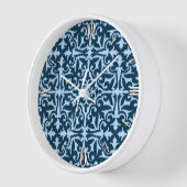 Horloge Ikat damask pattern - Indigo foncé et bleu clair (Angle)