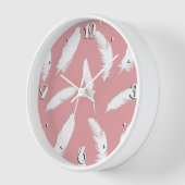 Horloge Impression en plumes blanches sur coque rose (Angle)